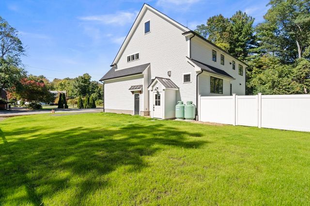 158 Lake St, Wilmington, MA 01887