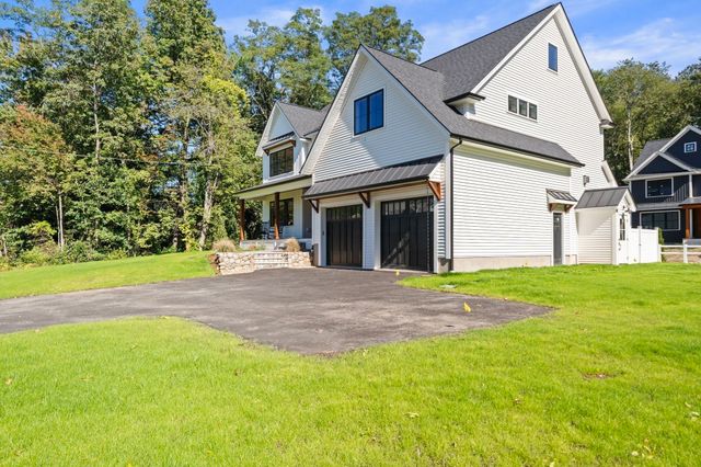 158 Lake St, Wilmington, MA 01887