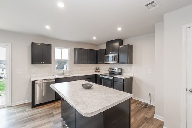 404 Deer Meadow Ln, Lebanon, TN 37090