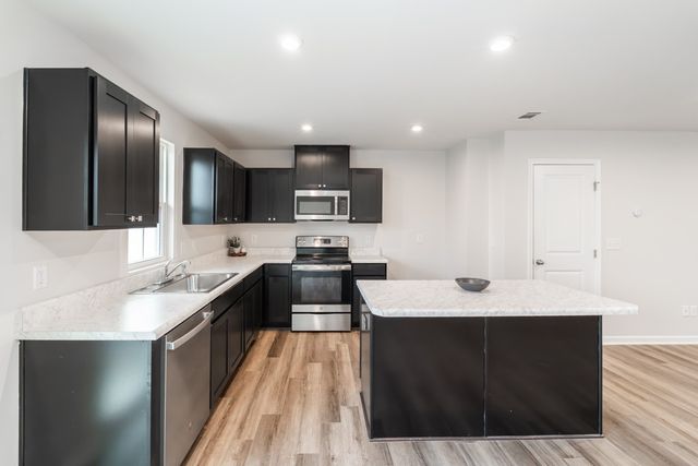 404 Deer Meadow Ln, Lebanon, TN 37090