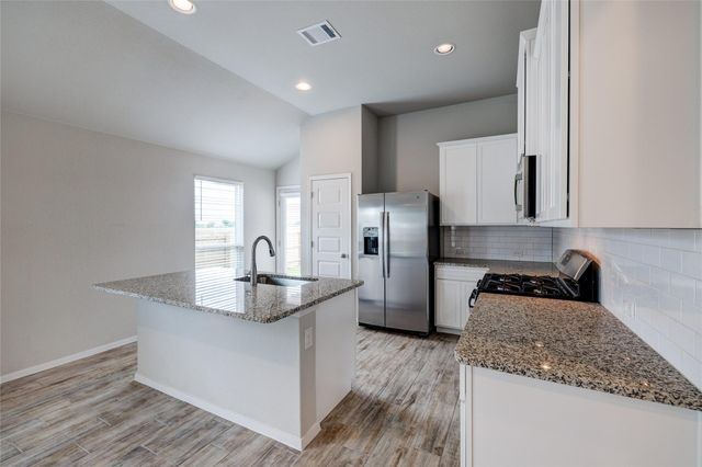 120 Lyndon DR, San Marcos, TX 78666