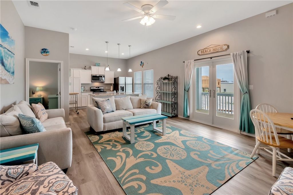 143 Paradise Dr E, Rockport, TX 78382 — photo 2