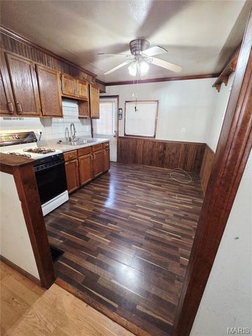 9503 Ridge Avenue, Overland, MO 63114