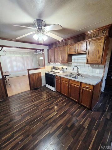 9503 Ridge Avenue, Overland, MO 63114
