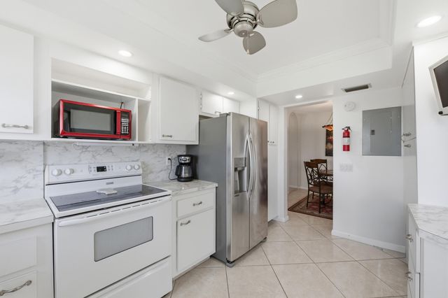 3836 Via Poinciana 603, Greenacres, FL 33467