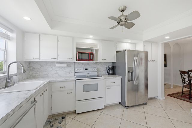 3836 Via Poinciana 603, Greenacres, FL 33467