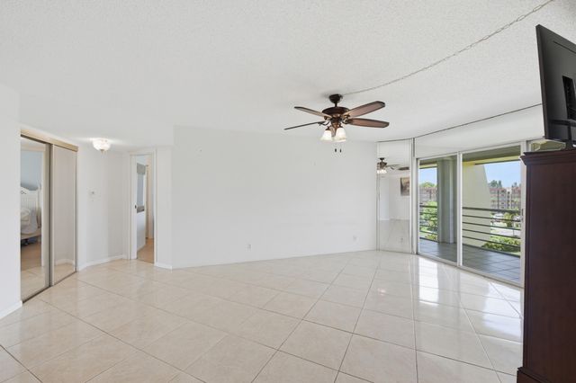 3836 Via Poinciana 603, Greenacres, FL 33467