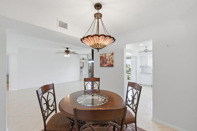 3836 Via Poinciana 603, Greenacres, FL 33467