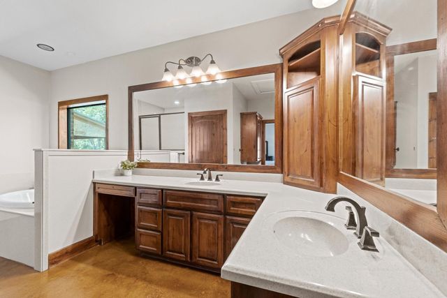 1130 Eastern Oaks, Florence, TX 76527
