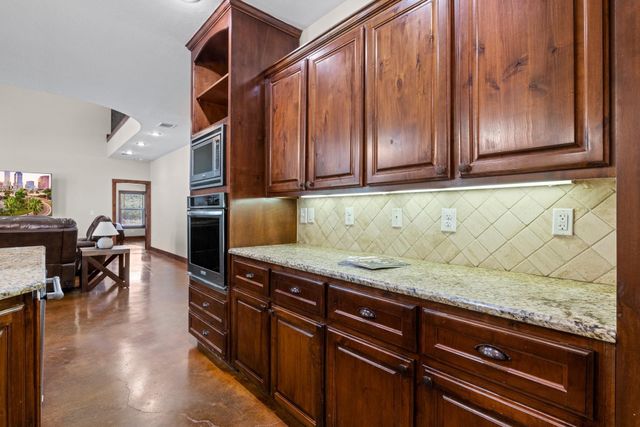 1130 Eastern Oaks, Florence, TX 76527