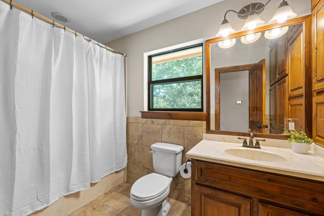 1130 Eastern Oaks, Florence, TX 76527