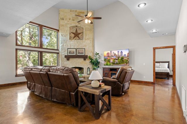 1130 Eastern Oaks, Florence, TX 76527