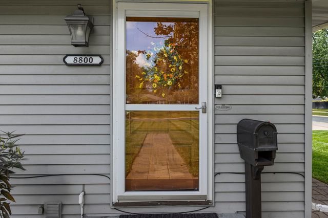 8800 10th Avenue S, Bloomington, MN 55420