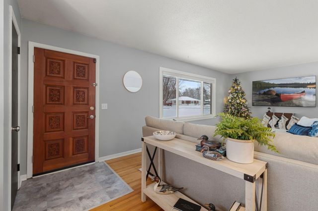 8800 10th Avenue S, Bloomington, MN 55420