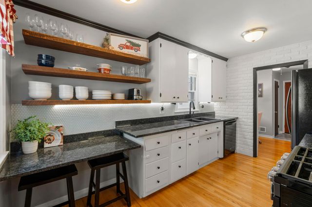 8800 10th Avenue S, Bloomington, MN 55420