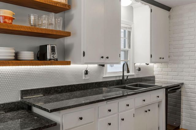 8800 10th Avenue S, Bloomington, MN 55420