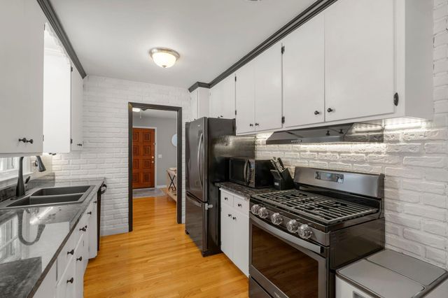 8800 10th Avenue S, Bloomington, MN 55420