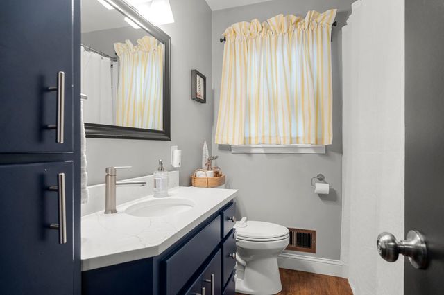 8800 10th Avenue S, Bloomington, MN 55420