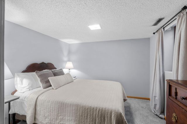 8800 10th Avenue S, Bloomington, MN 55420