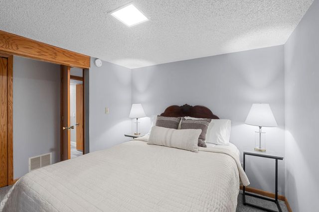 8800 10th Avenue S, Bloomington, MN 55420