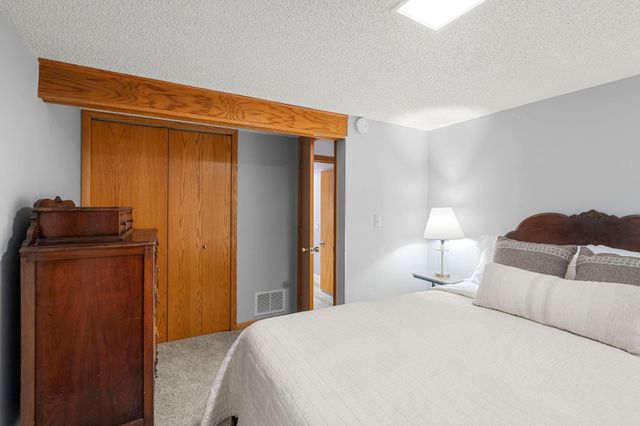 8800 10th Avenue S, Bloomington, MN 55420