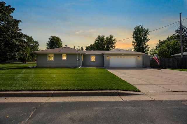 8800 10th Avenue S, Bloomington, MN 55420