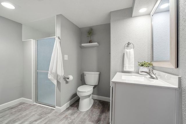 8800 10th Avenue S, Bloomington, MN 55420