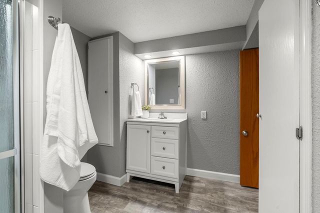 8800 10th Avenue S, Bloomington, MN 55420