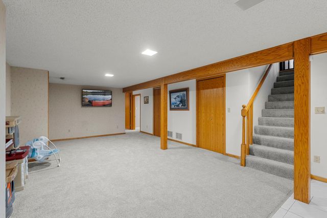 8800 10th Avenue S, Bloomington, MN 55420