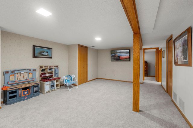 8800 10th Avenue S, Bloomington, MN 55420