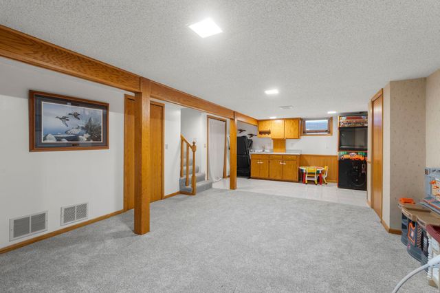 8800 10th Avenue S, Bloomington, MN 55420