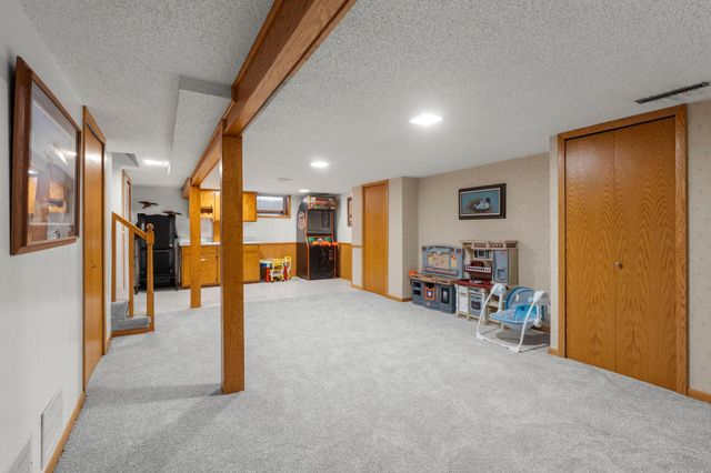 8800 10th Avenue S, Bloomington, MN 55420