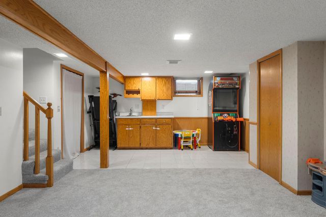 8800 10th Avenue S, Bloomington, MN 55420