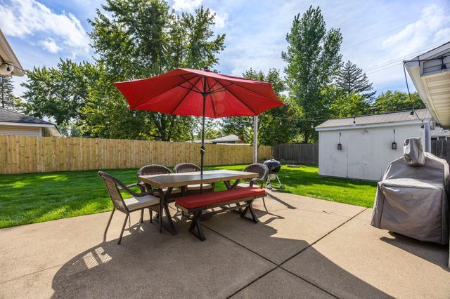 8800 10th Avenue S, Bloomington, MN 55420