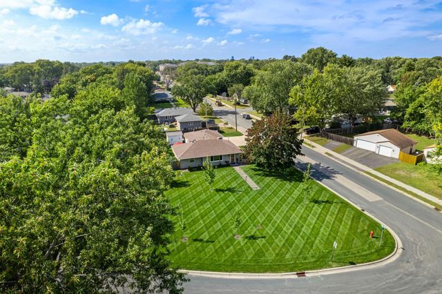 8800 10th Avenue S, Bloomington, MN 55420