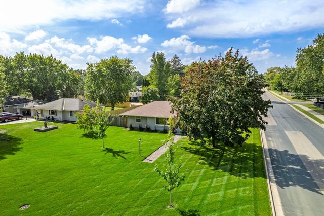 8800 10th Avenue S, Bloomington, MN 55420