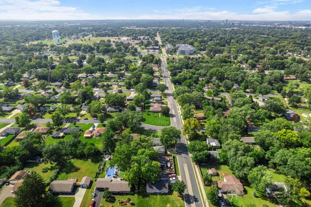 8800 10th Avenue S, Bloomington, MN 55420