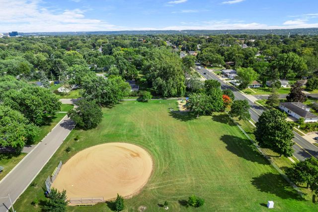 8800 10th Avenue S, Bloomington, MN 55420