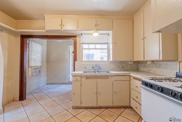 585 S 7 AVE, Yuma, AZ 85364