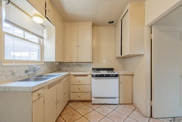585 S 7 AVE, Yuma, AZ 85364