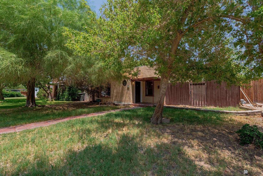 585 S 7 AVE, Yuma, AZ 85364
