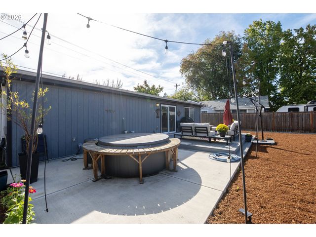 1161 W 18TH Ave, Eugene, OR 97402