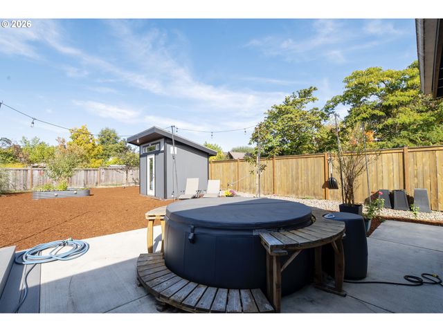 1161 W 18TH Ave, Eugene, OR 97402
