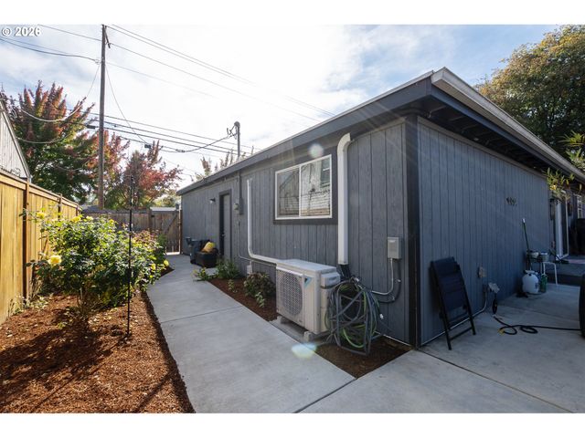 1161 W 18TH Ave, Eugene, OR 97402