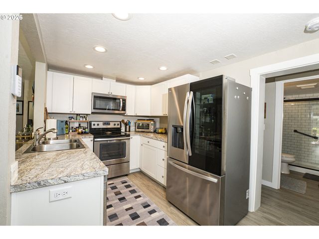 1161 W 18TH Ave, Eugene, OR 97402