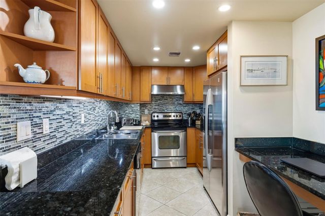 10350 W Bay Harbor Dr PH-H, Bay Harbor Islands, FL 33154