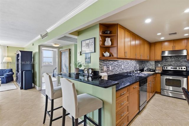 10350 W Bay Harbor Dr PH-H, Bay Harbor Islands, FL 33154