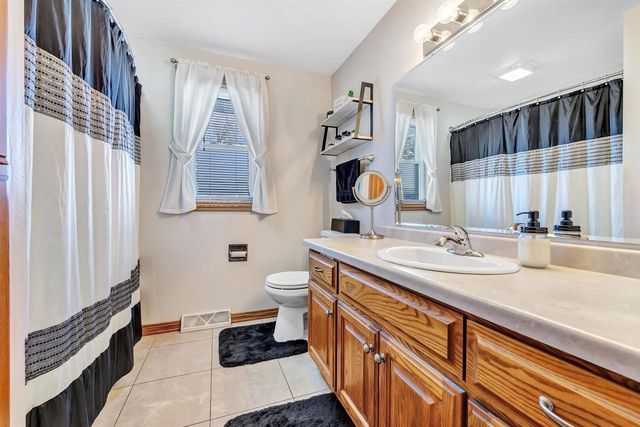 203 E GLENBROOK DRIVE, Pulaski, WI 54162