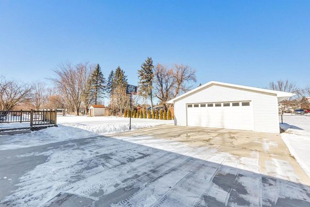 203 E GLENBROOK DRIVE, Pulaski, WI 54162