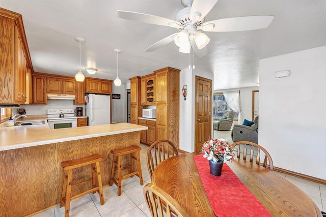 203 E GLENBROOK DRIVE, Pulaski, WI 54162